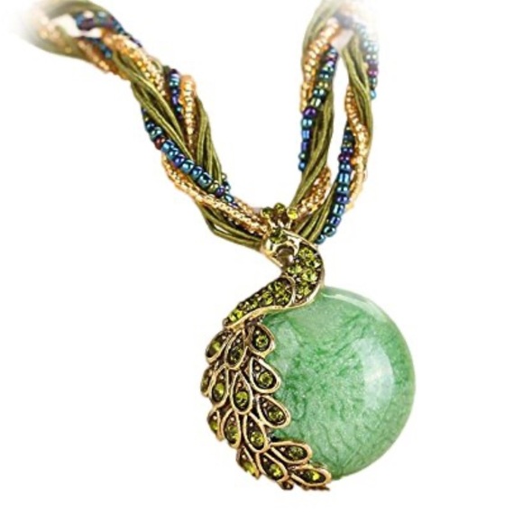 Anthropologie Jewelry - Vintage women’s Green Pendant Necklace with Beaded Details